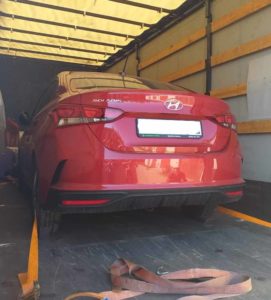 погрузка автомобиля в машину