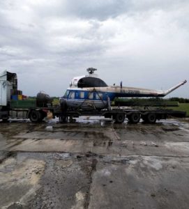 погрузка вертолета в машину
